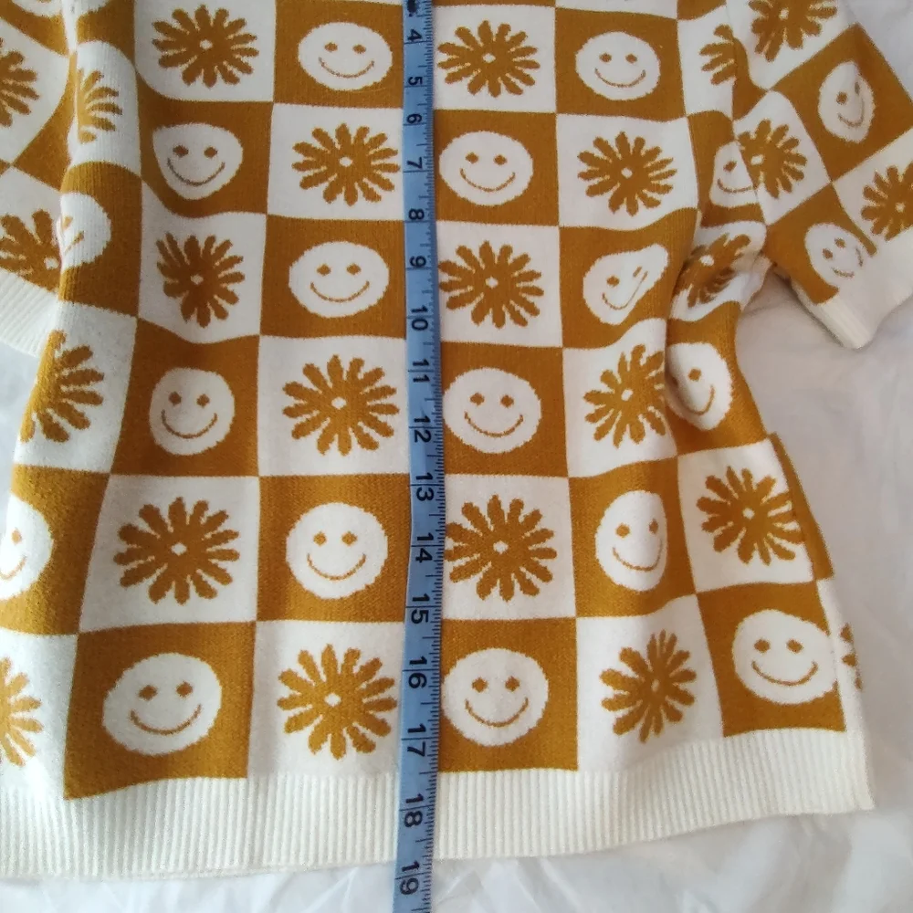 Forever 21 smiley sweater. New. Size large. - Picture 4 of 13